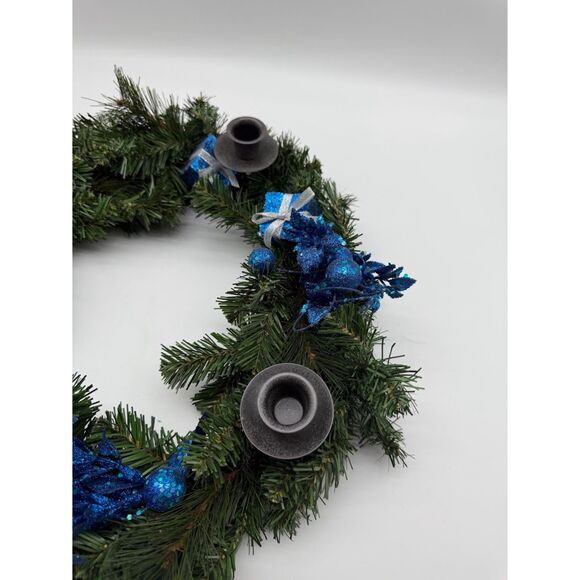 🎄 Christmas wreath, decorated with blue accents and four candle holders. - Picture 4 of 5
